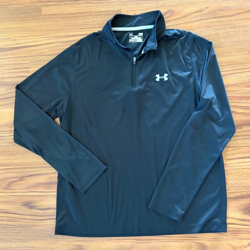 Under Armour men's black 1/4 zip pullover Large loose fit